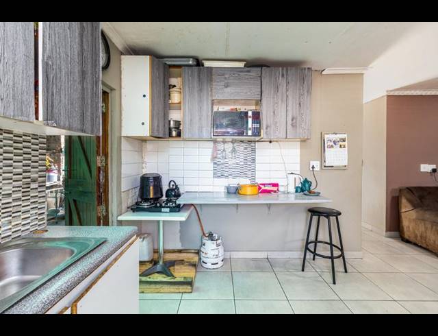 4 BEDROOM HOUSE FOR SALE IN PELICAN PARK